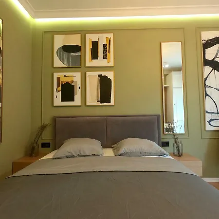 アパート Roza's Center ティラナ