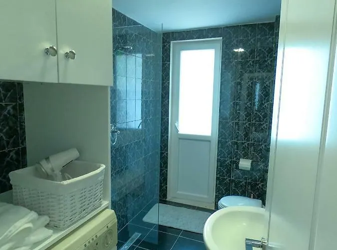 Roza's Center * ティラナ